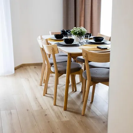 Kubinska, Hillside アパート