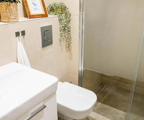 Kubinska, Hillside * 돌니 쿠빈