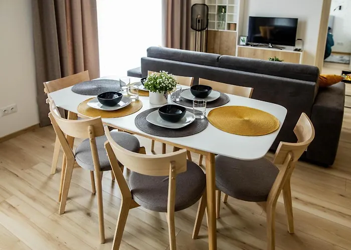 Kubinska, Hillside 아파트