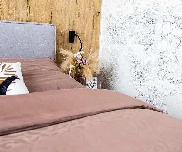 Kubinska, Hillside 아파트 돌니 쿠빈