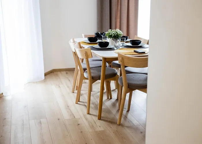 Kubinska, Hillside 아파트