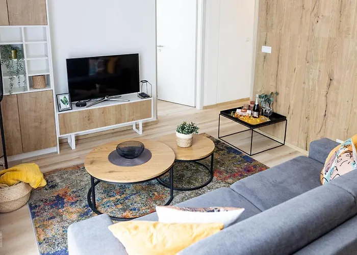 Kubinska, Hillside 아파트