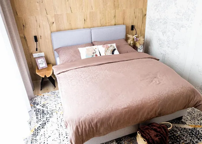 Kubinska, Hillside *