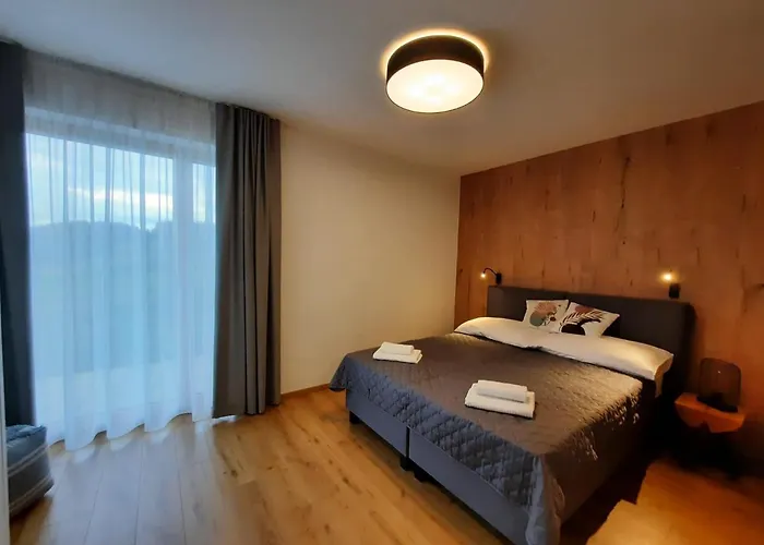 Kubinska, Hillside 아파트 *