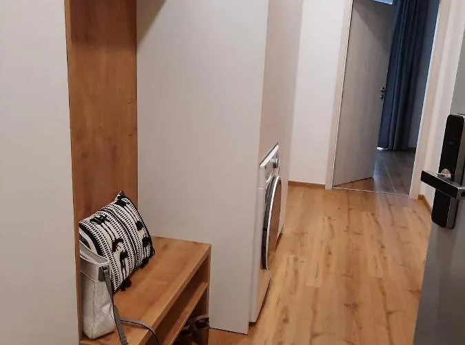 Kubinska, Hillside 아파트 돌니 쿠빈