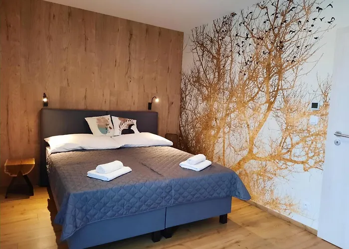 Kubinska, Hillside *